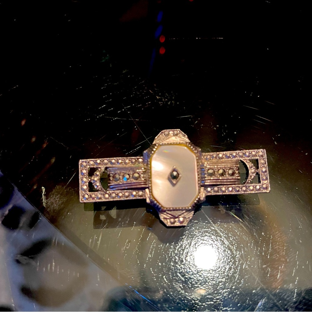 Vintage Marcasite and pearl pin no scratches